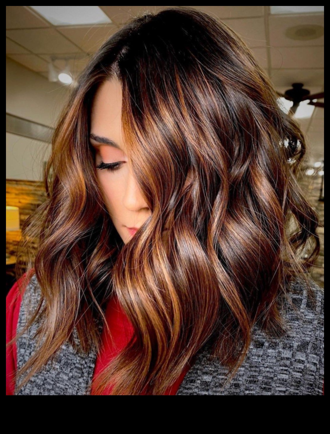 פיתוי אובורן: תסרוקות שמחבקות את חמימות הסתיו