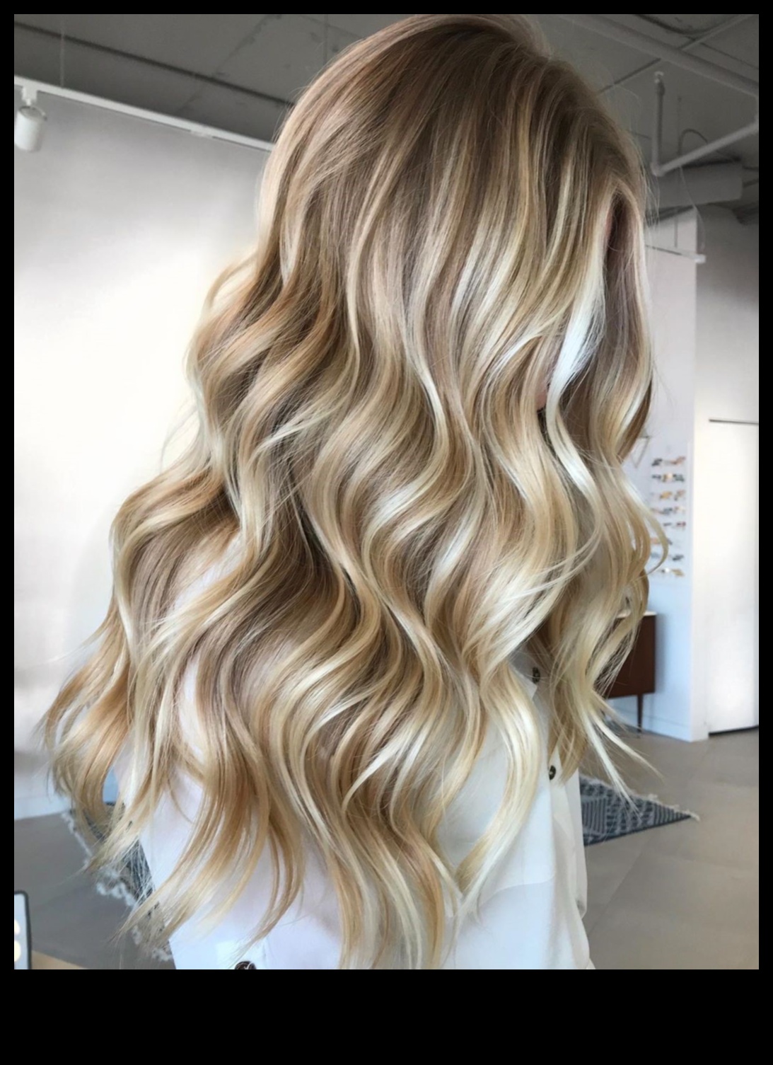 שיק ואלגנטי 10 תסרוקות בלונדיניות למראה מלוטש 3 שיק וחלק: תסרוקות בלונדיניות למראה מלוטש