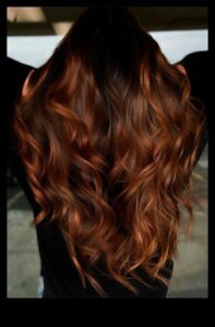 פיתוי אובורן: תסרוקות שמחבקות את חמימות הסתיו