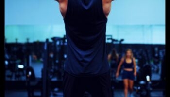 סימפוניה של משקל גוף: הרמוניה של חוזק, גמישות ואיזון